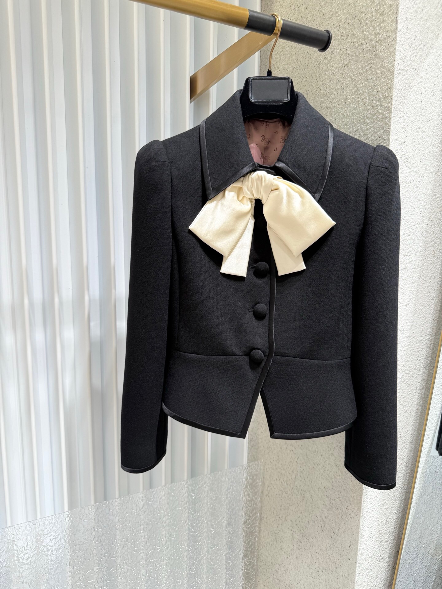 Tailored Coat Wool - ⁠ 100%ピュアウール ブラック エレガント ボウタイカラー ジャケット