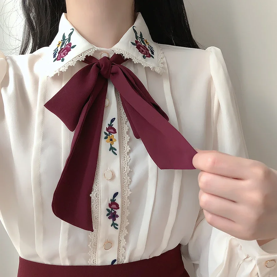 レトロなヴィンテージの刺繍蝶ネクタイトップ,ベーシックウェア - Women Formal Wear White Shirt のレビューと価格