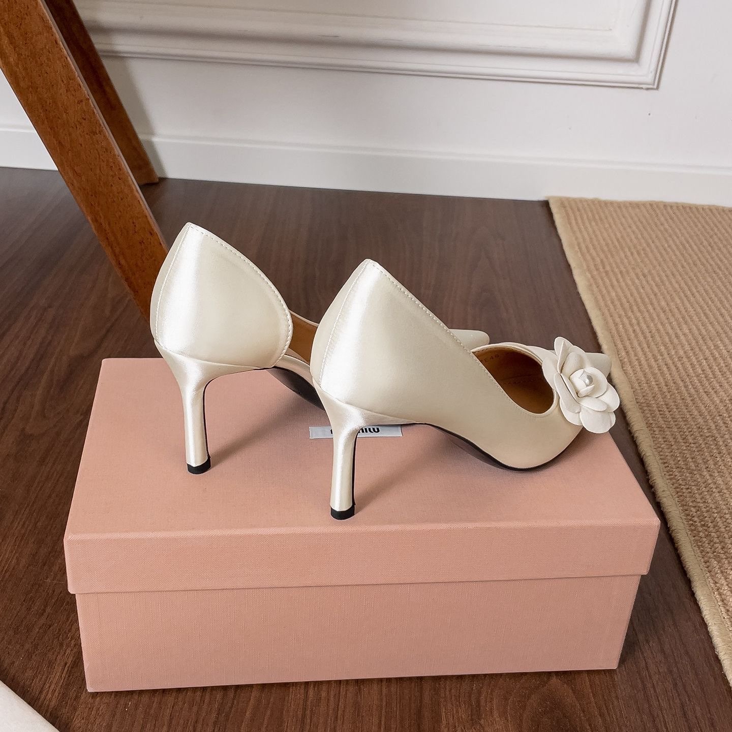 サテンポインテッドスティレットパンプス レディース 花柄パー - Women Formal Wear Footwear のレビューと価格