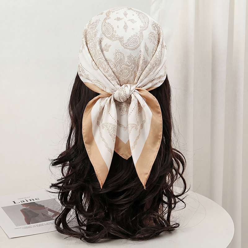 ヴィンテージベージュペイズリープリントスクエアスカーフサテン - Scarf Silk Neck のレビューと価格