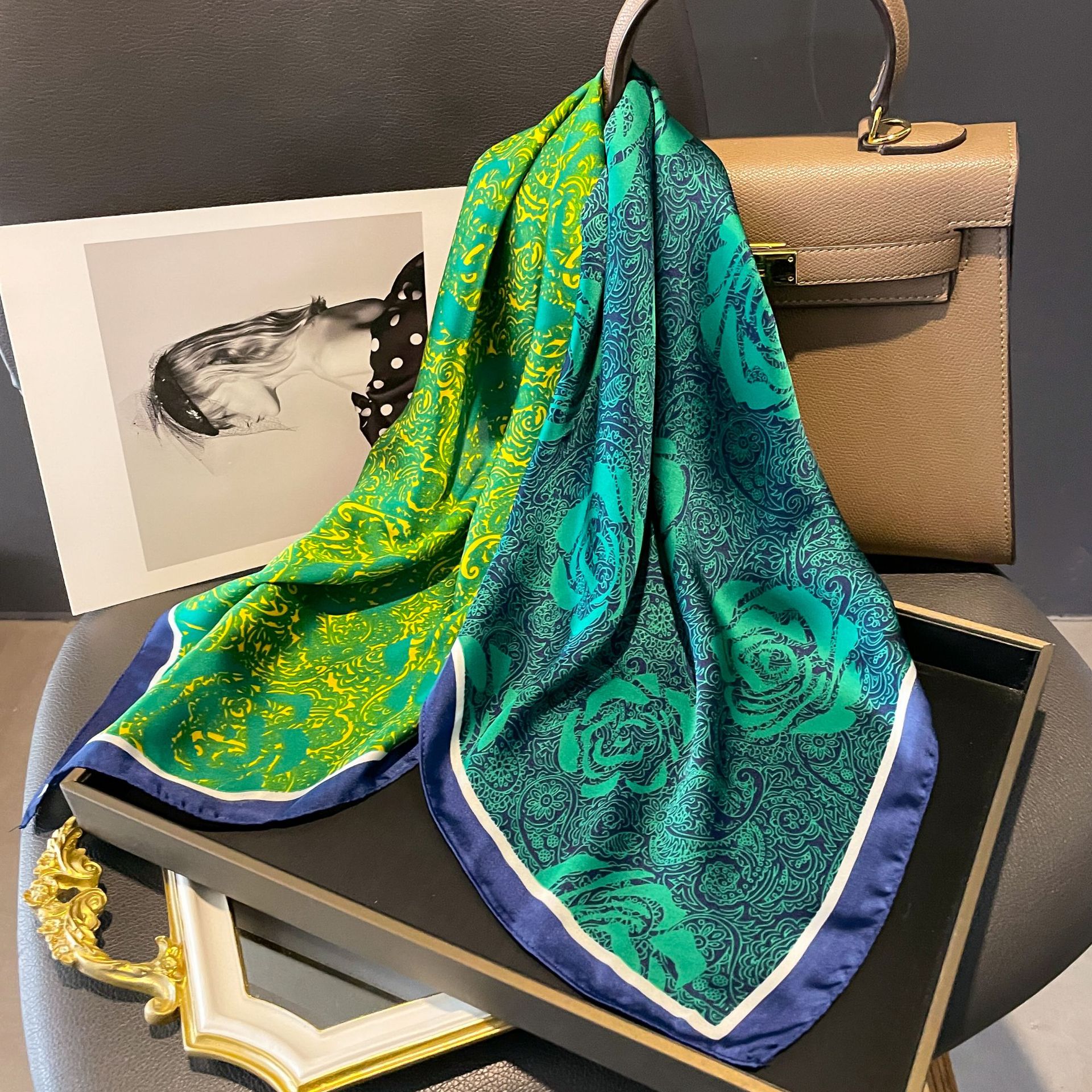 70 × 70 センチメートル女性スカーフシルク感ヘアネック - Scarf Silk Neck のレビューと価格
