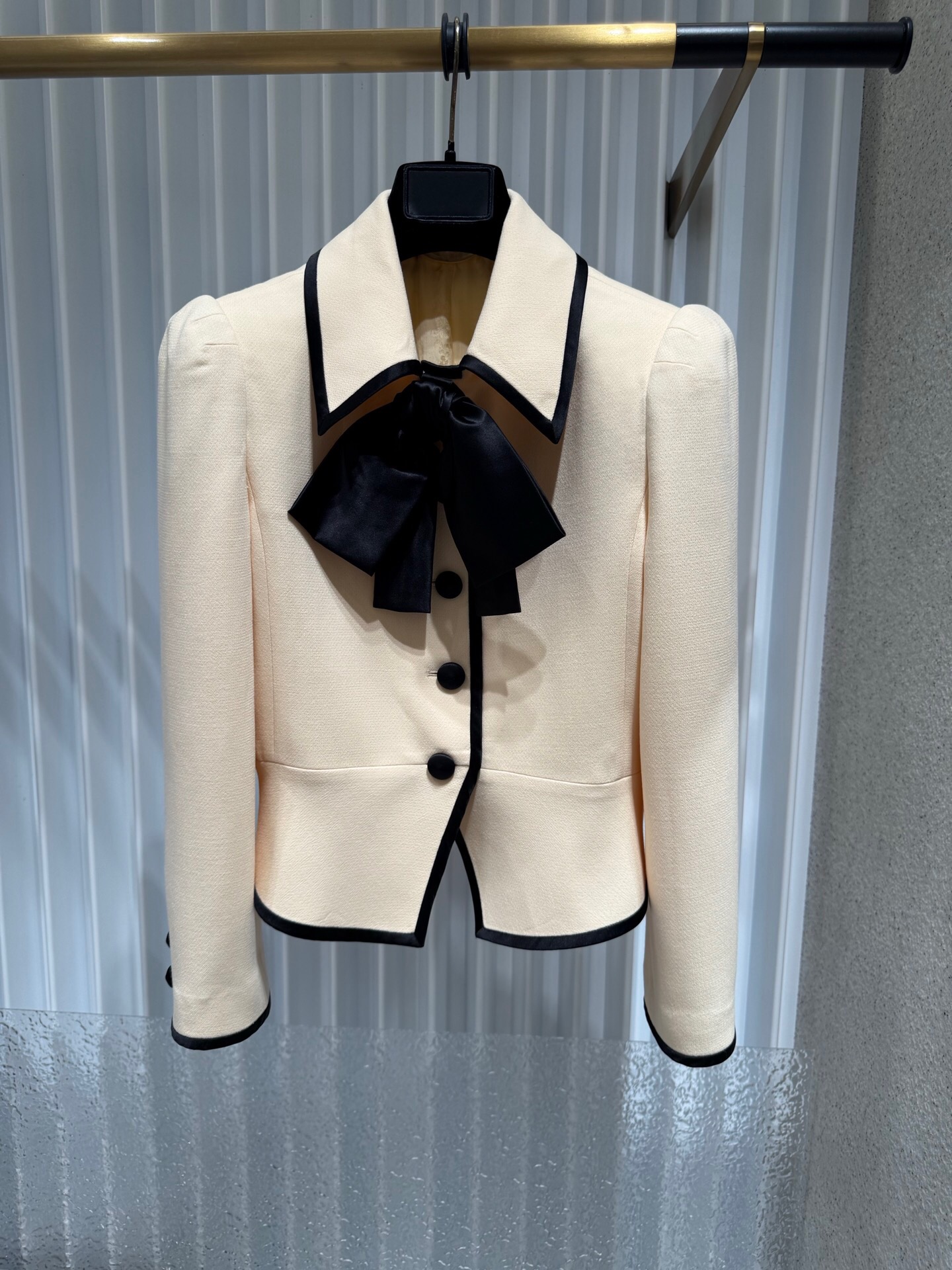 ⁠ 100%ピュアウール ブラック エレガント ボウタイカラ - Tailored Coat Wool のレビューと価格