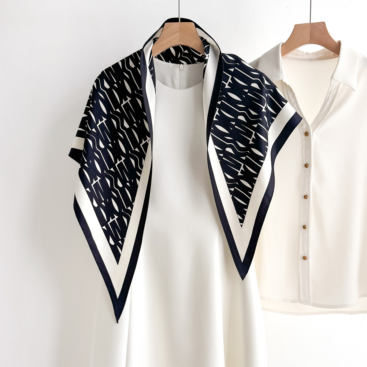 春プリントスクエアスカーフ女性のためのソフトステインイミテー - Scarf Silk Neck のレビューと価格